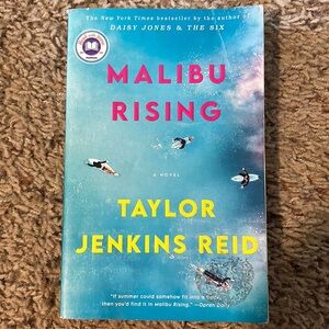 Malibu Rising book by Taylor Jenkins Reid